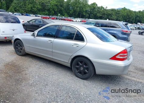 2003 Mercedes-Benz C 240 из США, поврежденный, VIN WDBRF81J73F366372